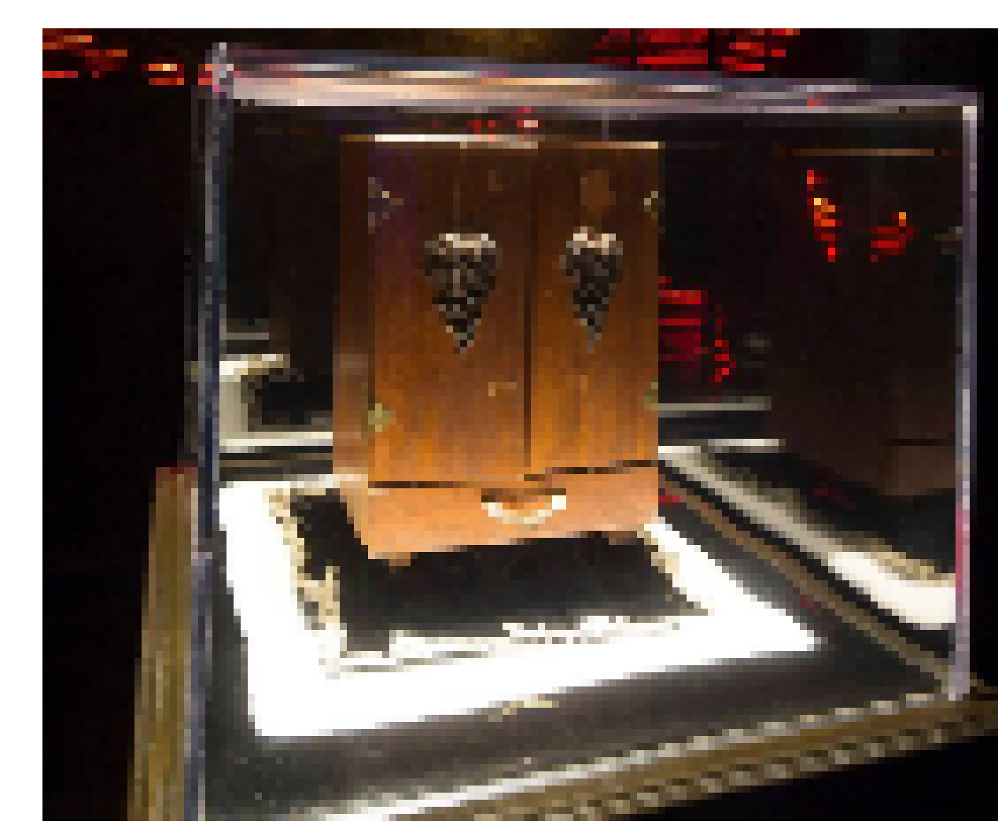 [4fbda4] what some dybbuk boxes may look like... ahem this one belongs to zak bagans from the ghost adventures team...-Evan 
