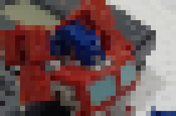 [816c09] One of the guys had gotten jumpscared by the pizza guys as he didn't know I summoned them.