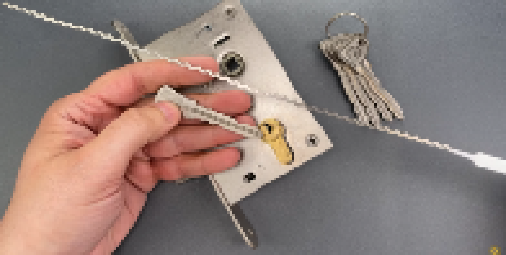 [e093aa] Extra-Long Soviet Key Requires Extra-Long Rake